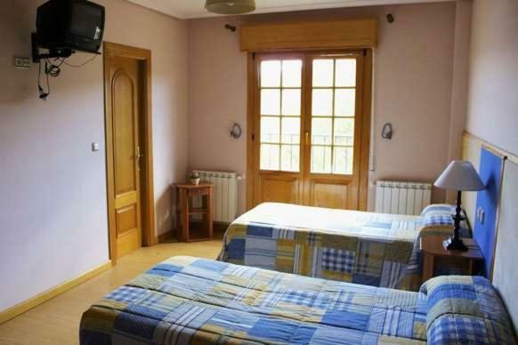 Hotel Miralba Alba De Los Cardanos Luaran gambar